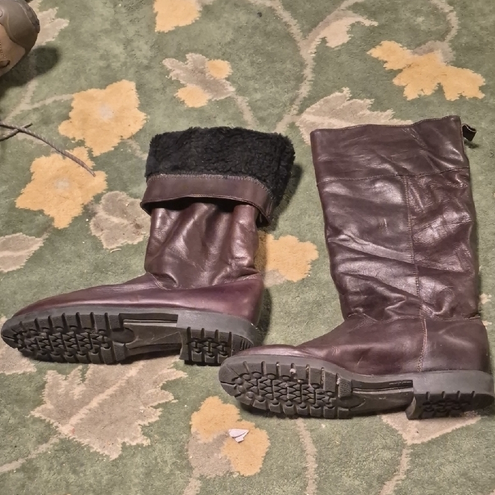 Brown Leather Shearling-Lined Boots - Picture 2 of 12
